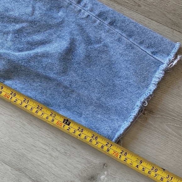 ASOS High Rise ‘Mom’ Raw Hem Ankle Jean Size 26‎ buttons fly light wash - Picture 6 of 13